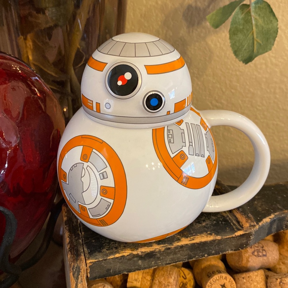 NWT Disney Star Wars BB 8 Droid mug with lid